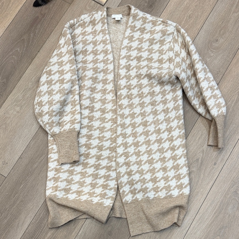 Cozy Tan and Cream Houndstooth Women's Sweater/duster/cardigan